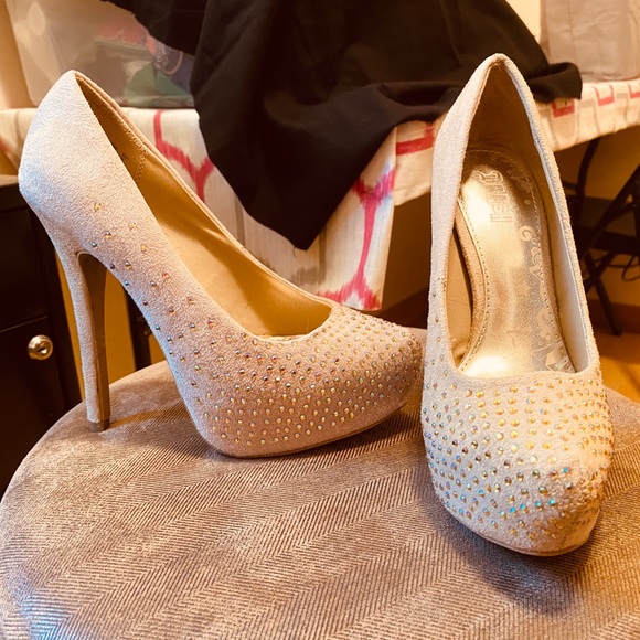 Heels - Picture 1 of 1